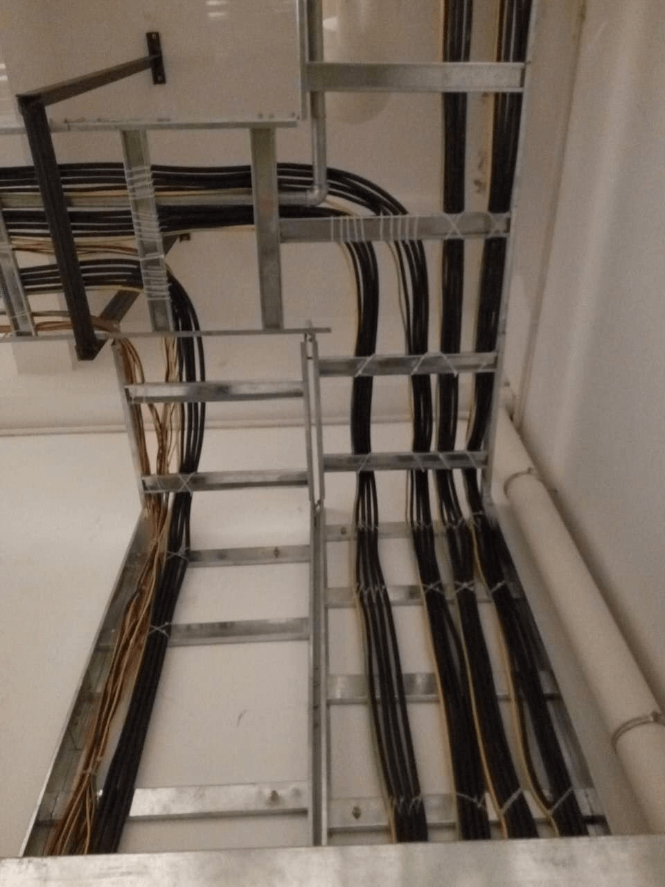 华为电缆桥架安装图三