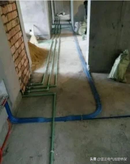电工师傅活线工艺，隐蔽电线一抽就出来，真是太实用了