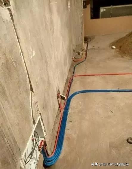 电工师傅活线工艺，隐蔽电线一抽就出来，真是太实用了