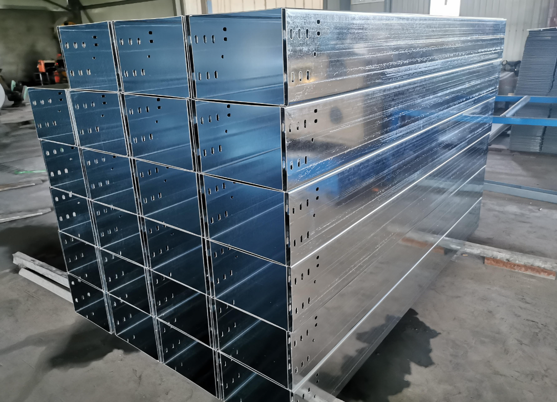 桥架可以安装在喷淋管下面吗