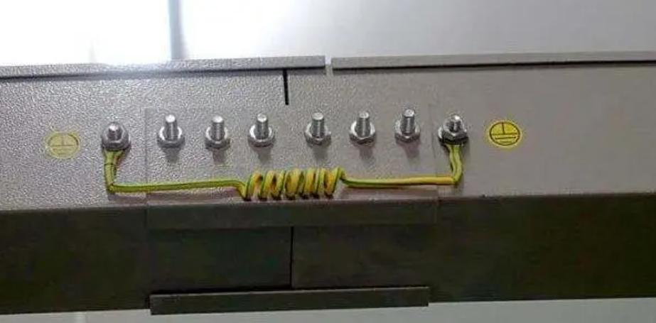 电缆桥架跨接线安装标准依据